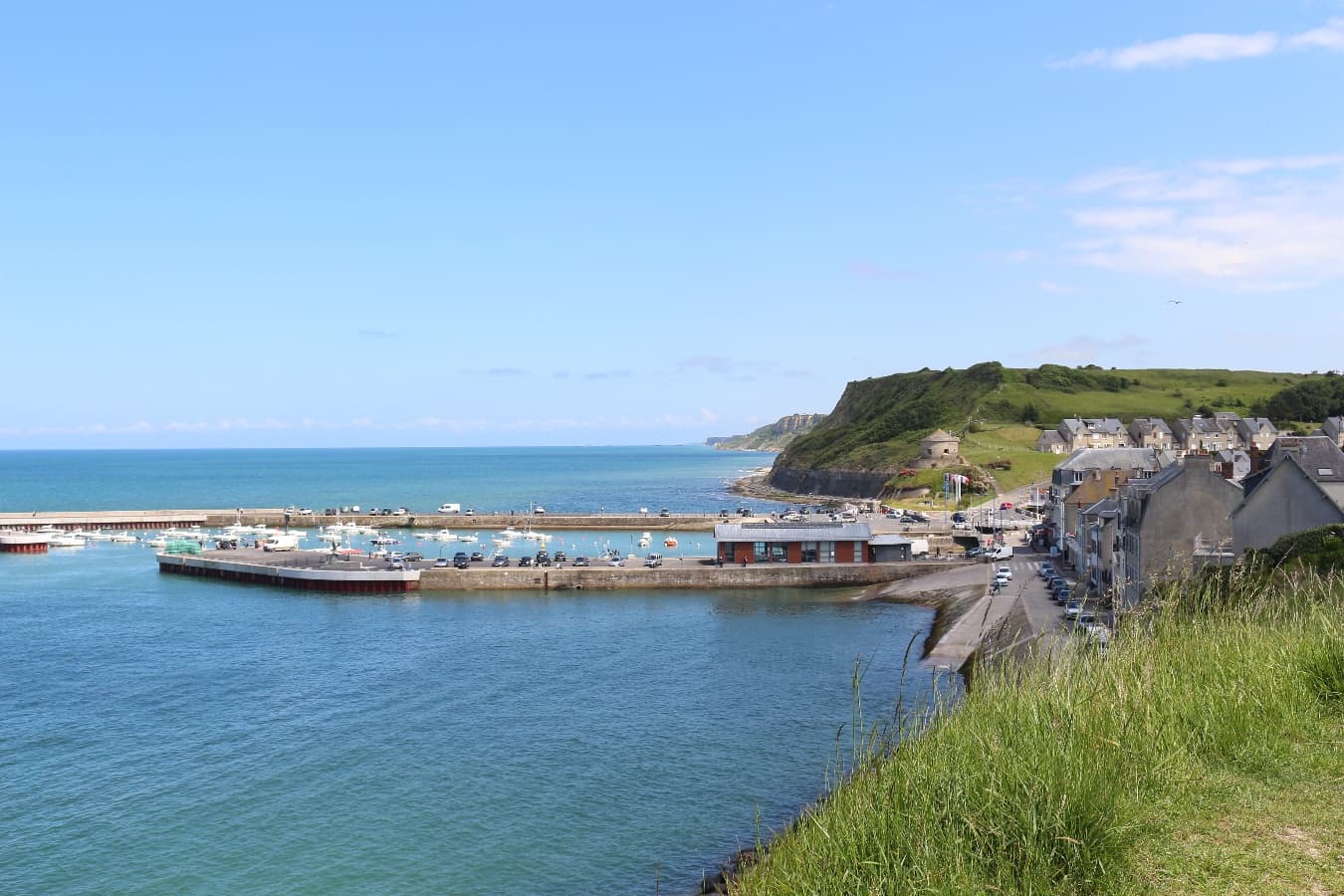 Port en Bessin, vu des falaises près de la Maison des Feux