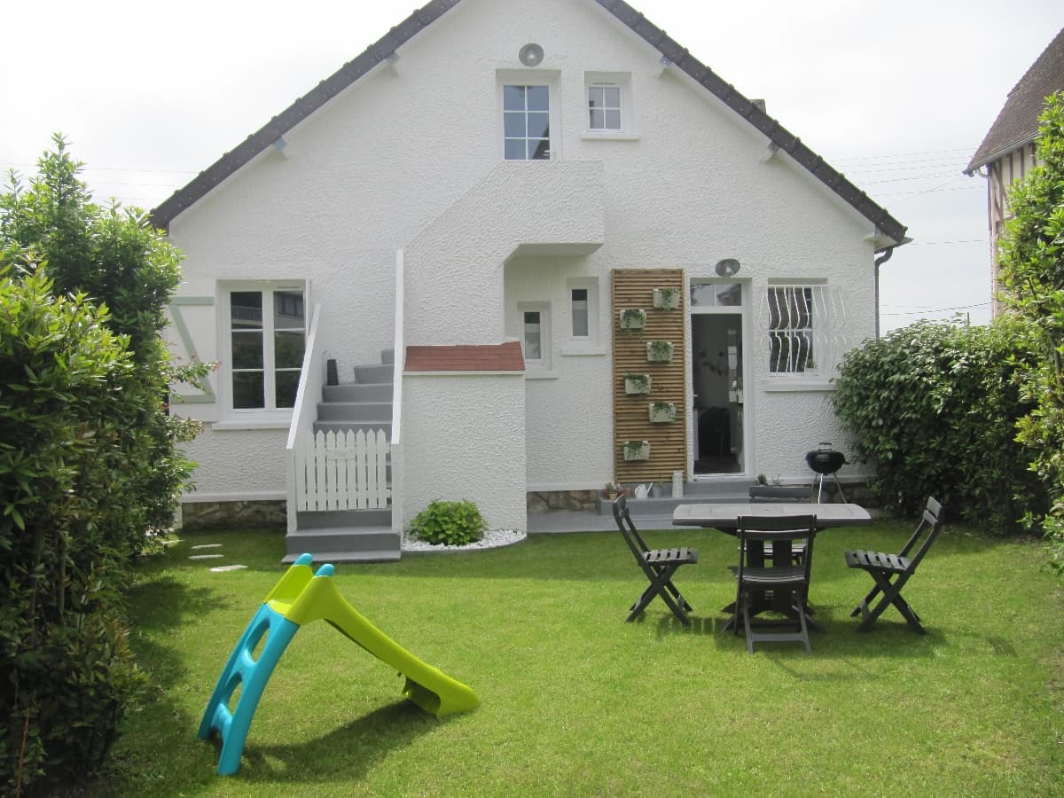 villa-la-marnaise-jardin-clos-et-arbore