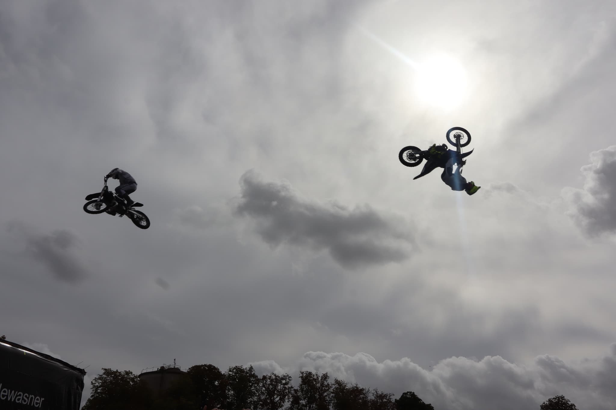Spectacle