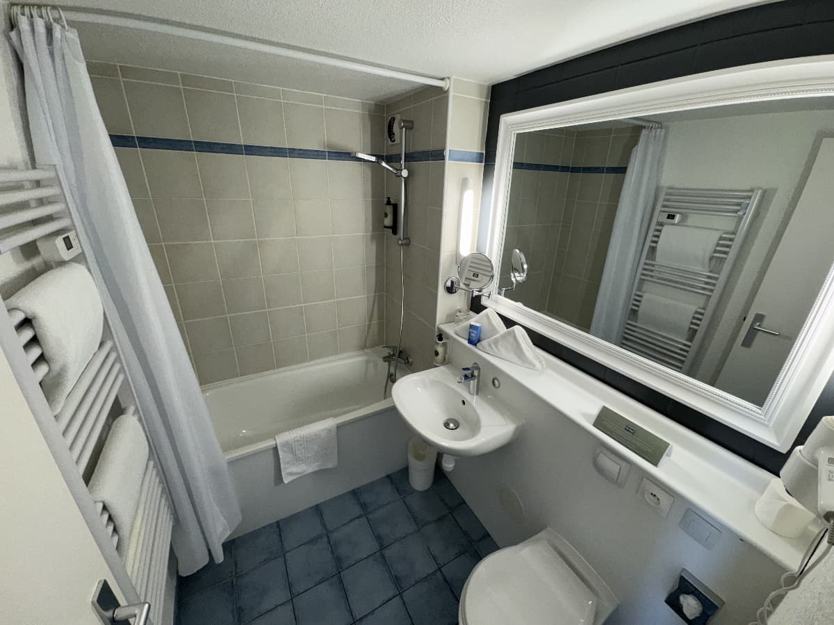 SALLE DE BAIN - CHAMBRE STANDARD