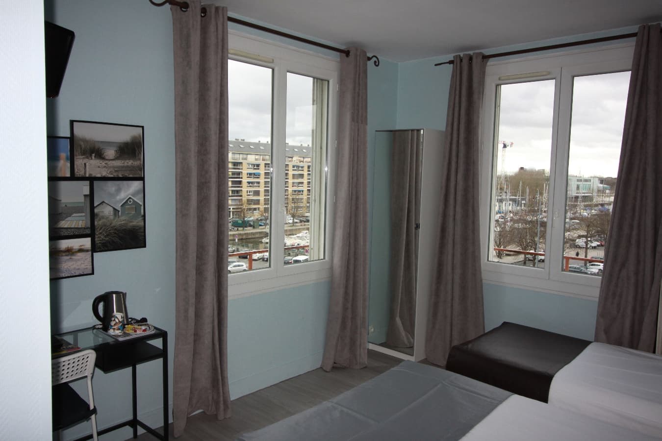 hotel-l-univers-chambre-triple-vue-port