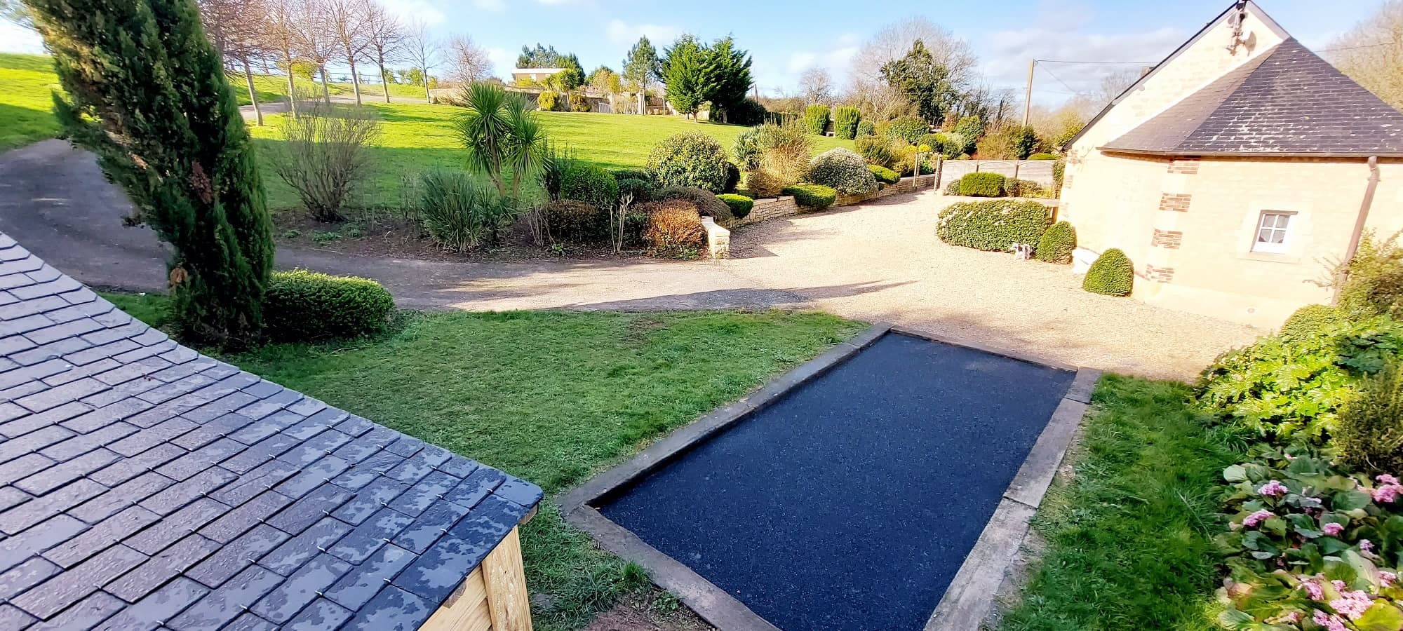 Le jardin avec terrain de pétanque