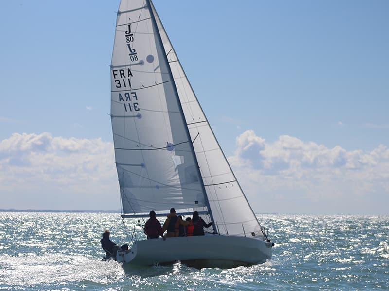J80 voilier du DYC en balade