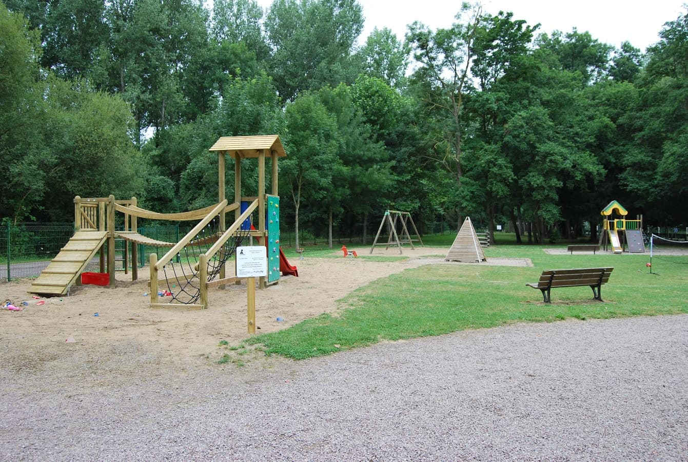 uncmt-le-moulin-de-barbieres-jeux-exterieurs