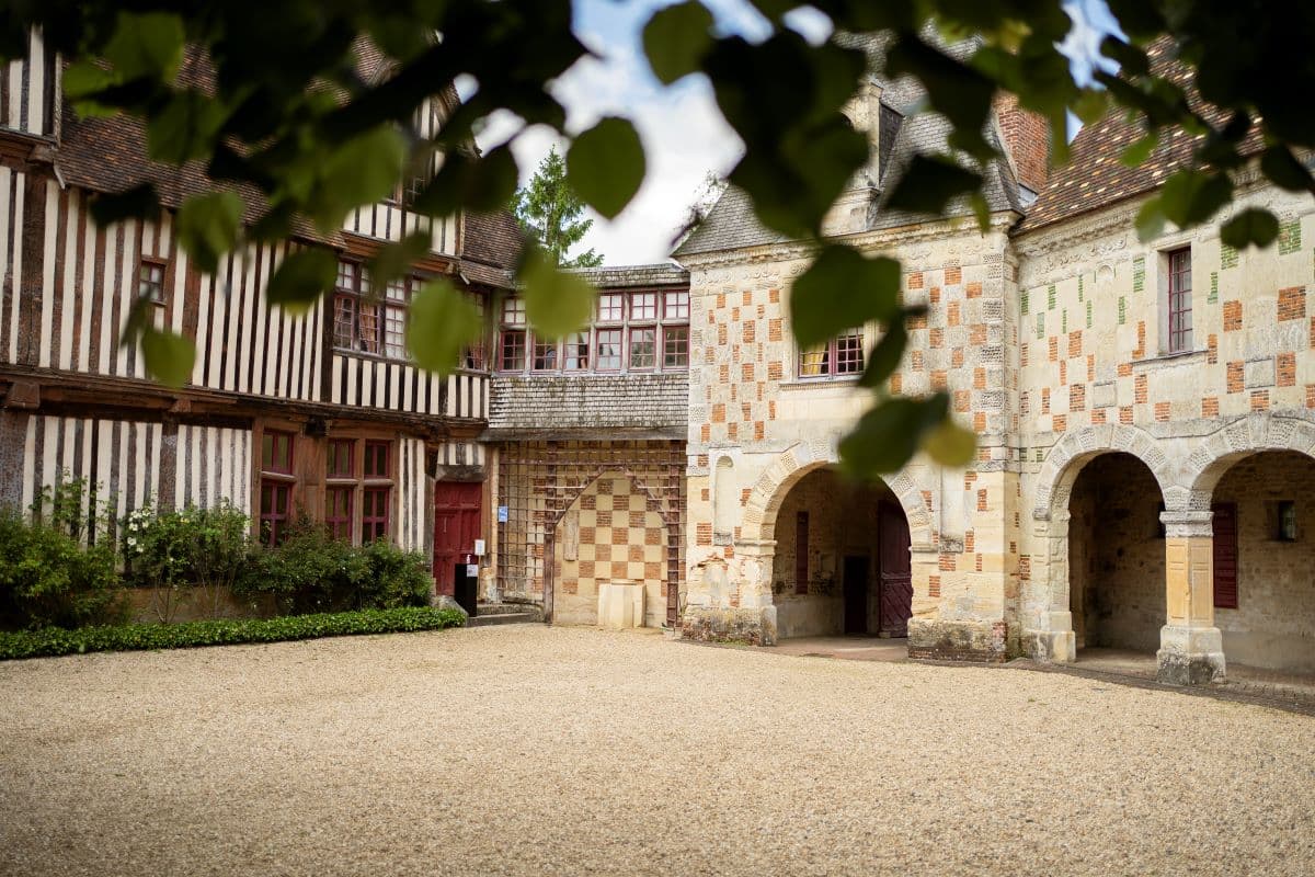 La_cour_du_chateau
