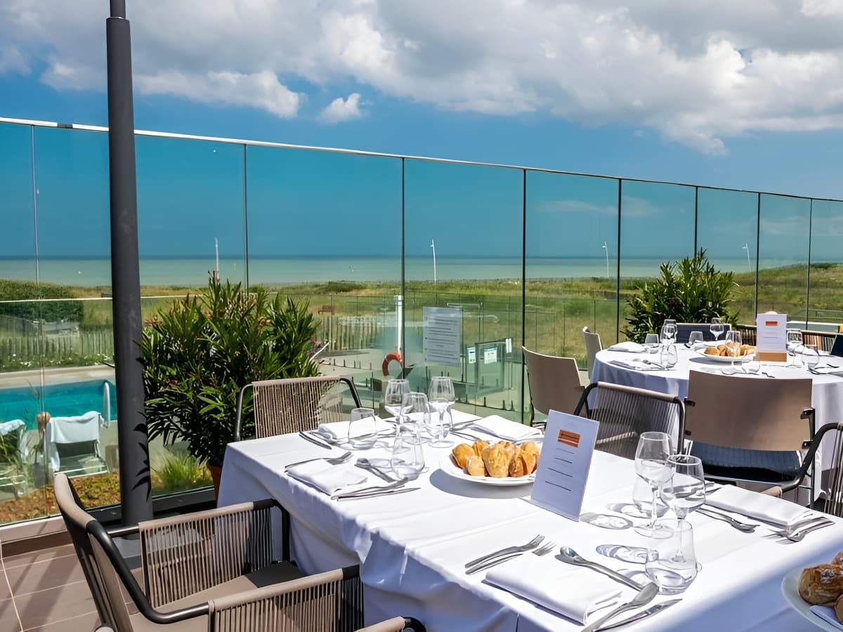 Déjeuner vue mer