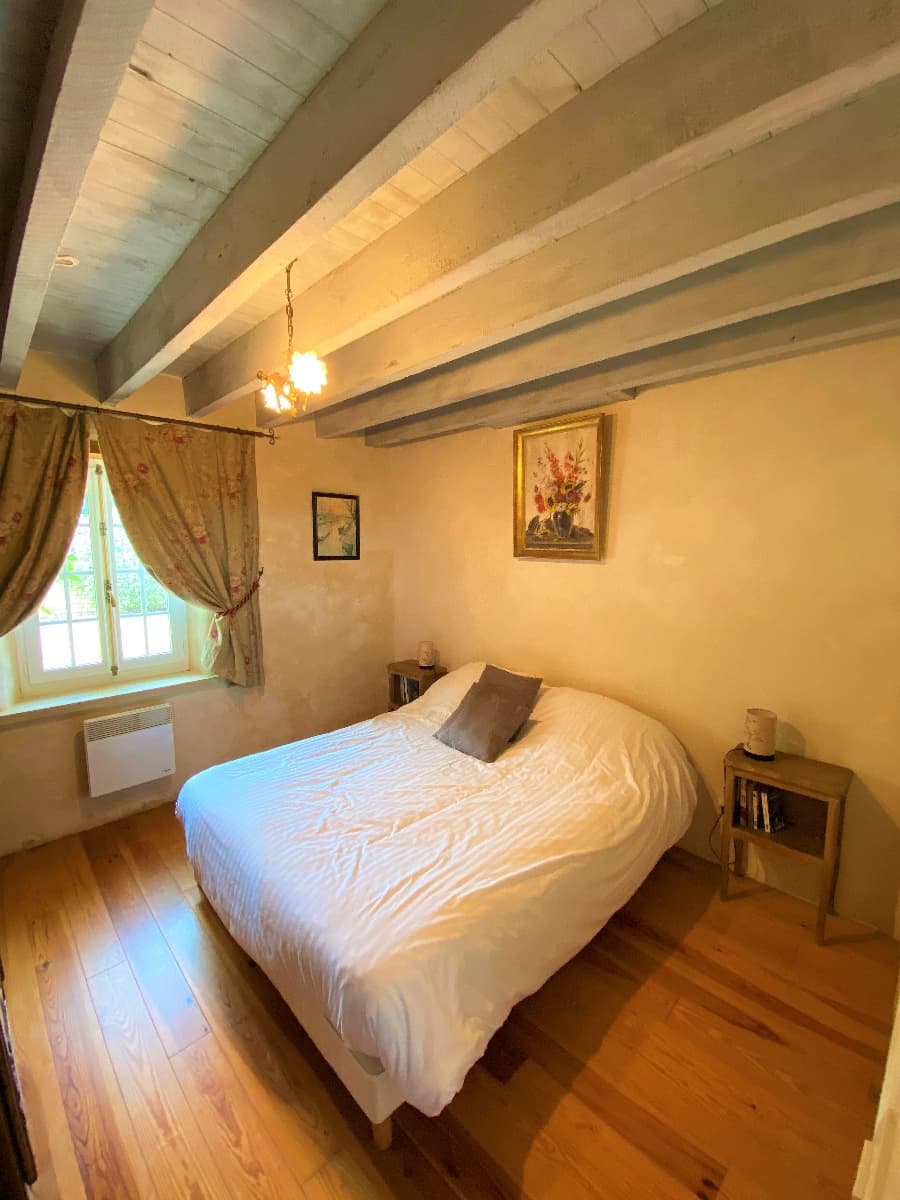 Maupassant chambre lit double