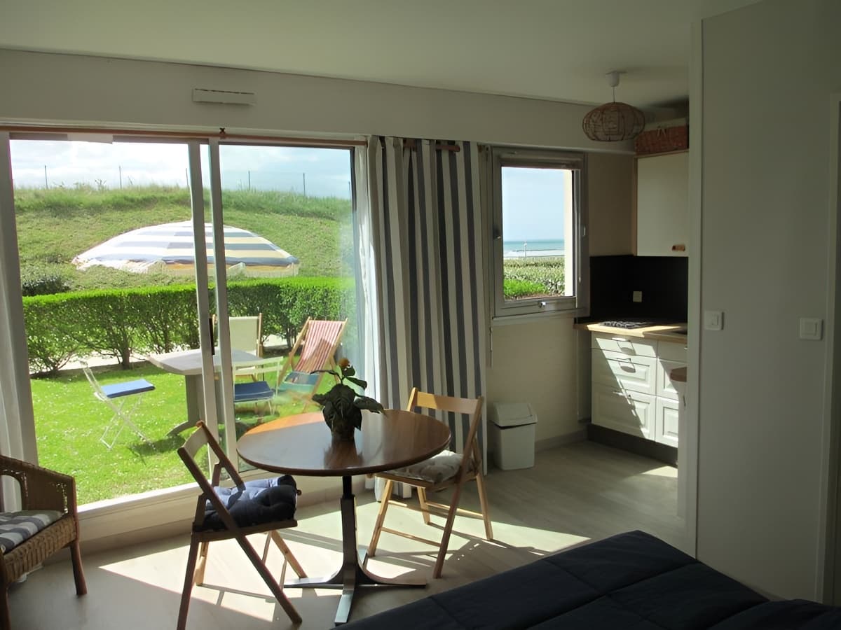 Studio à Cabourg, vue jardin et mer