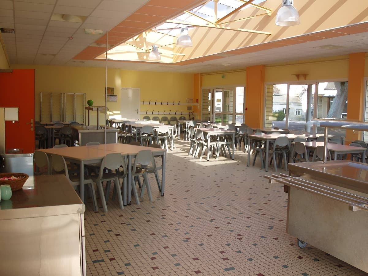 uncmt-la-petite-falaise-salle-de-restauration