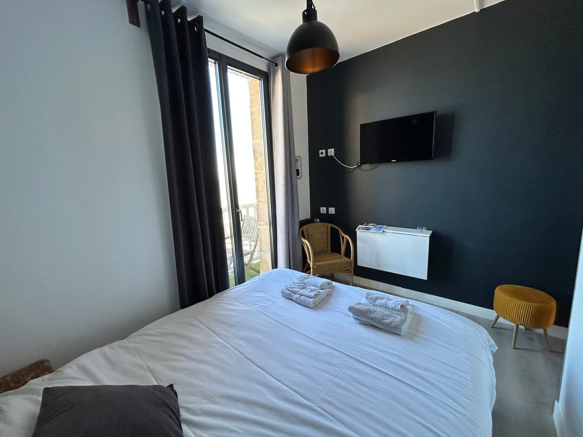 Papagayo-Chambre-lit-Saint-Aubin