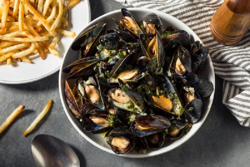 REPAS MOULES FRITES