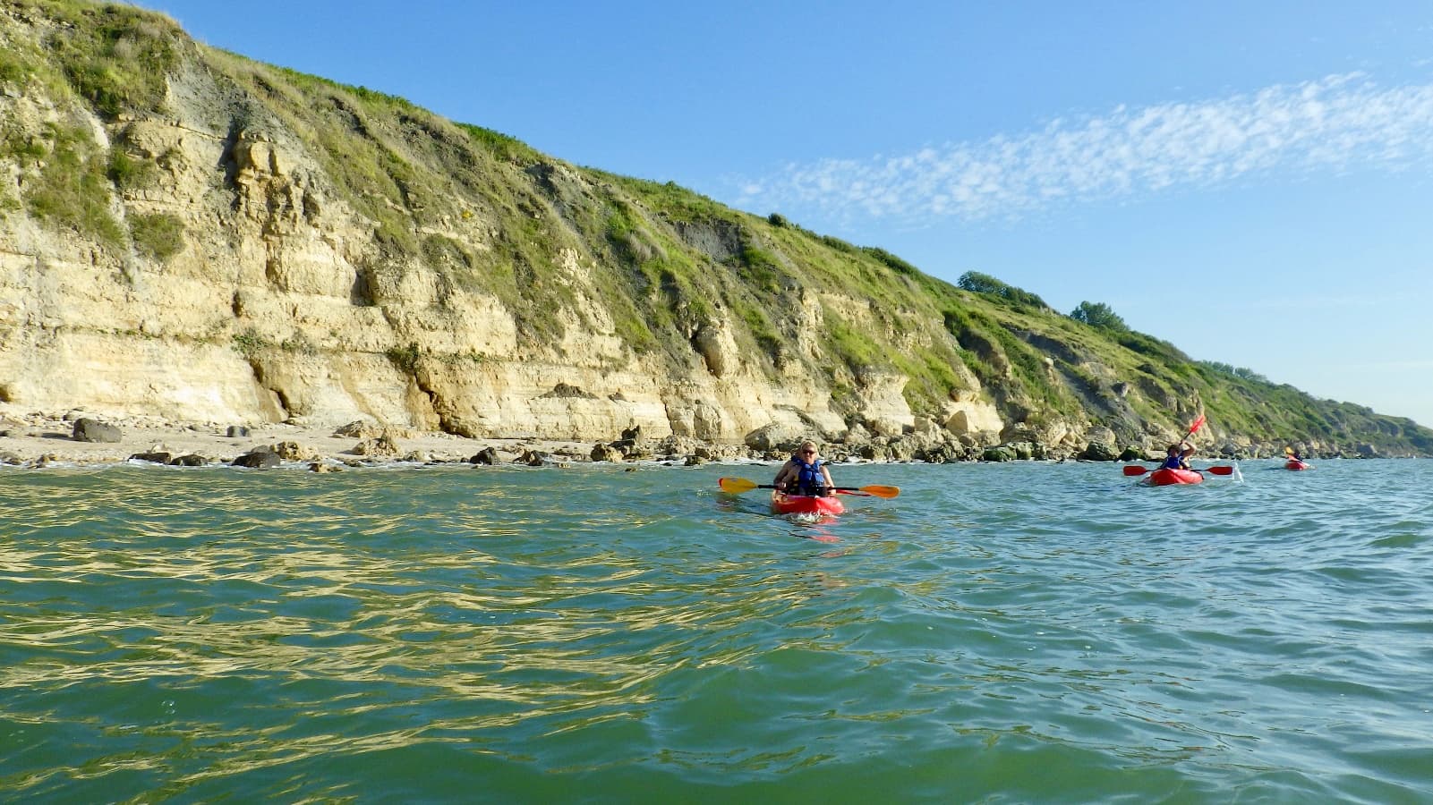 Randonnée en kayak au pieds des roches noires