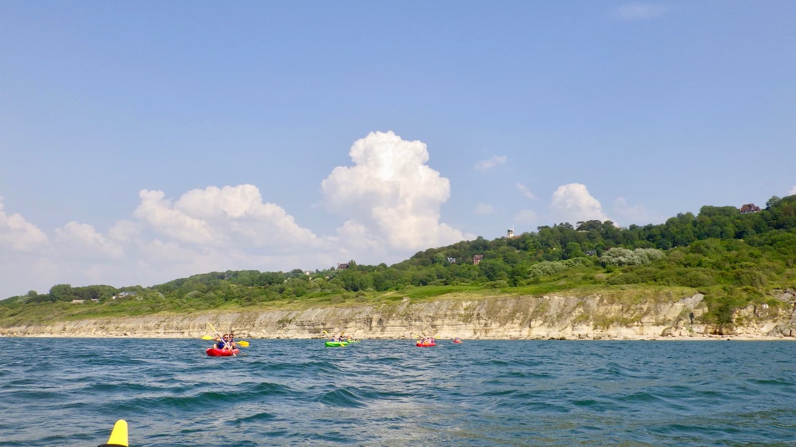 Randonnée en kayak au pieds des roches noires
