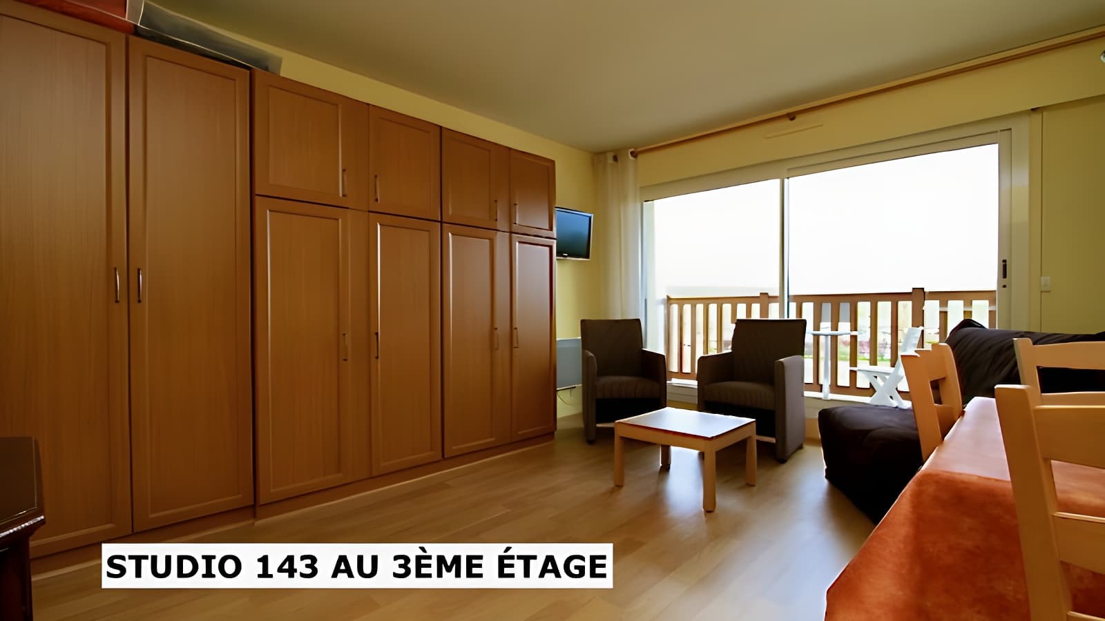 STUDIO 143