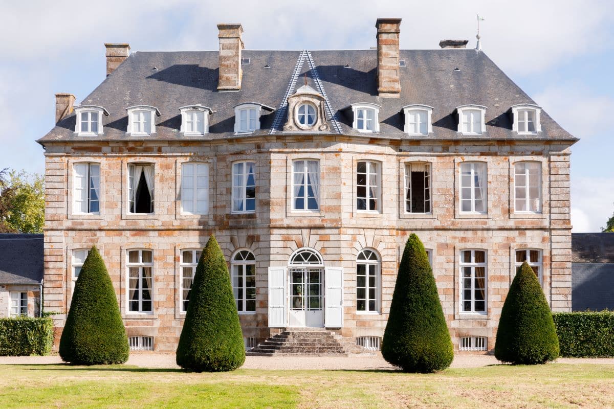 Saint-James_Bouceel(1)