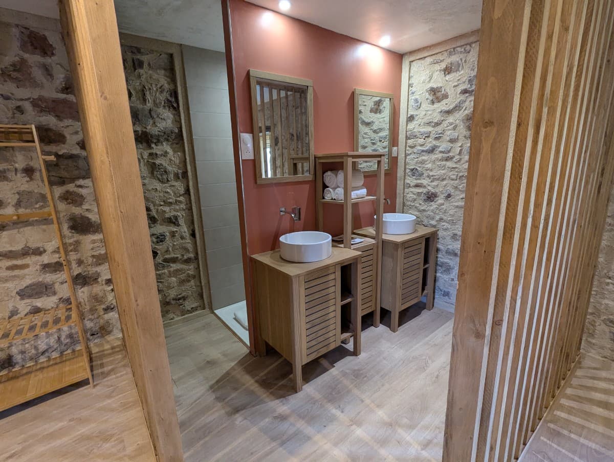 Magneville-gite-bazire-salle-d'eau-2