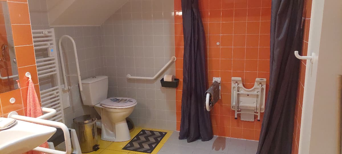 Salle d'eau accessible PMR
