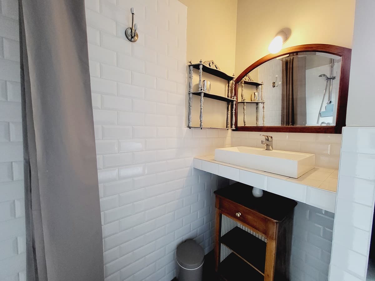 Salle d'eau chambre 1