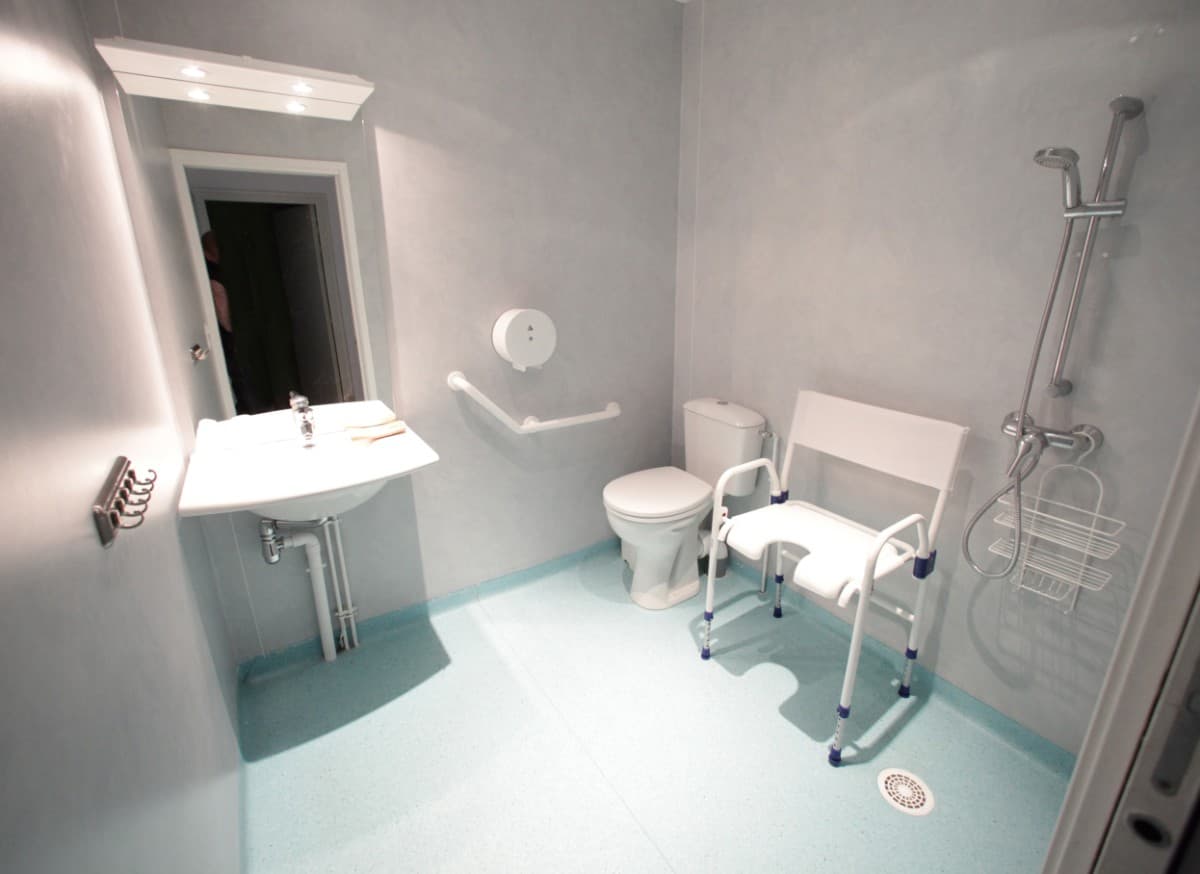 Salle de bain PMR