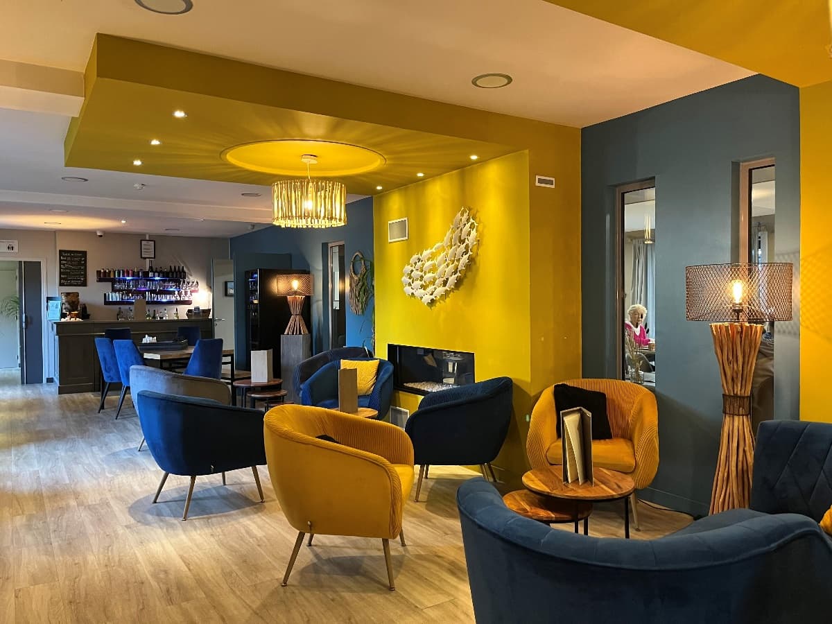 salon lobby