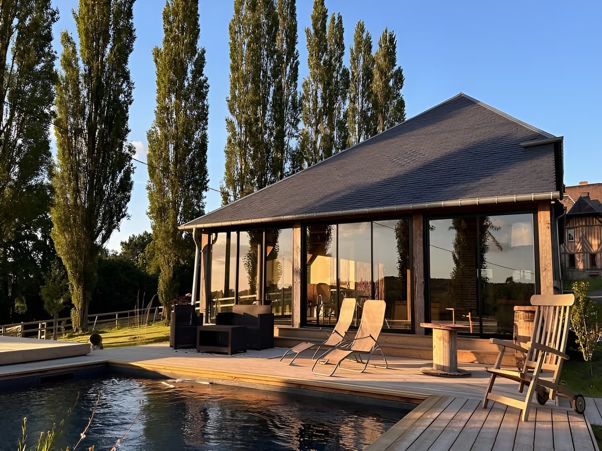 La piscine exterieure chauffée