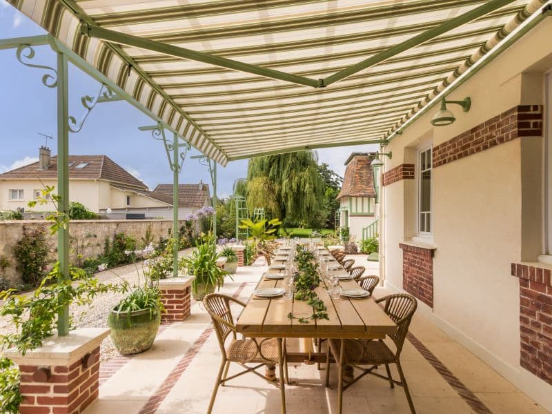 Terrasse sud sous pergola