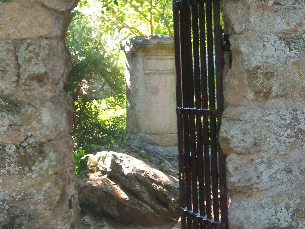 Tombeau Marie Joly dans le Calvados