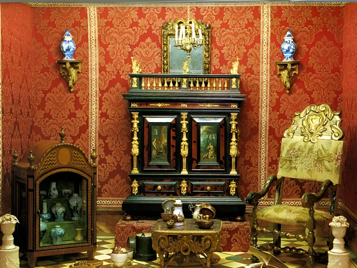 VENDEUVRE_Musée du mobilier miniature