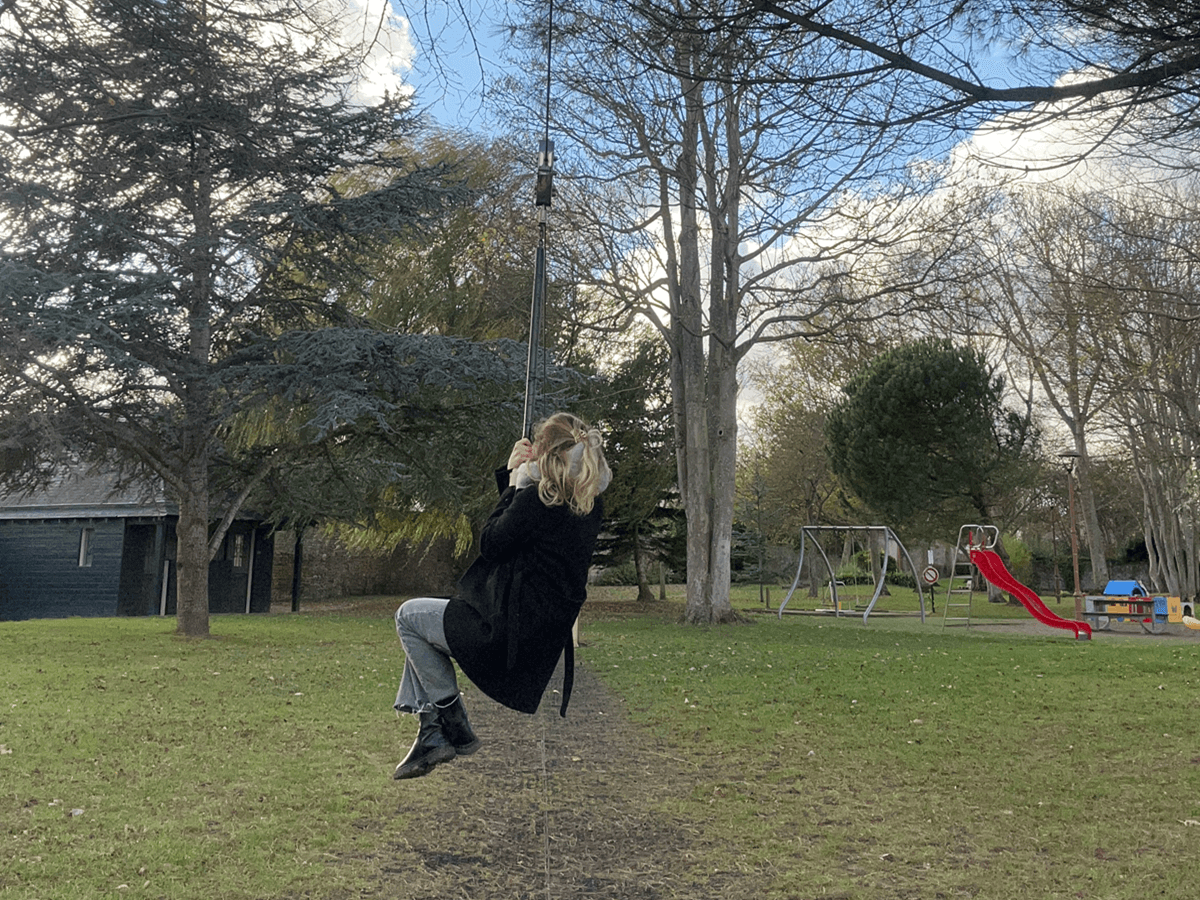 aire-jeux-bernieres-tiroliene