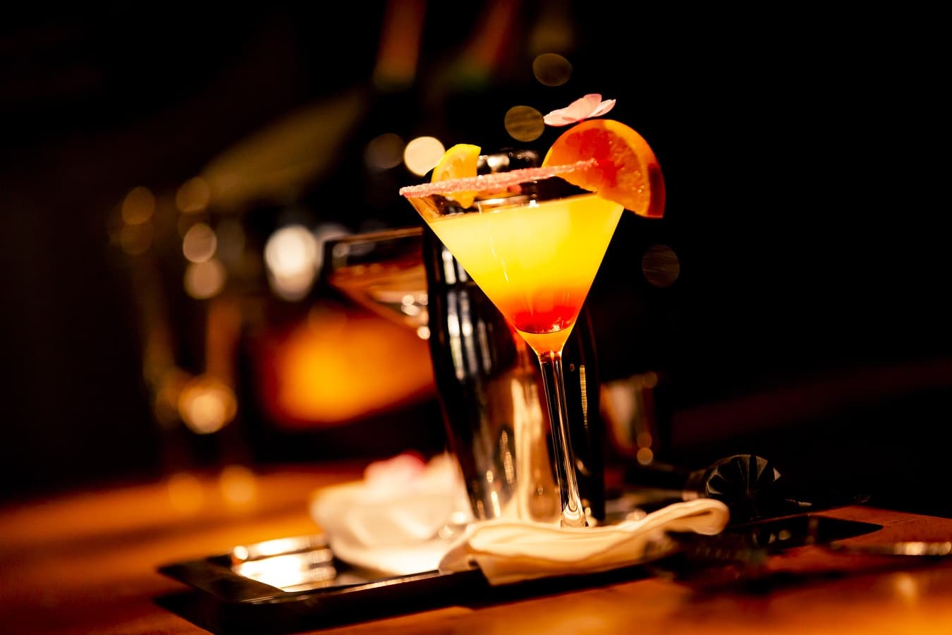 SALON BAR