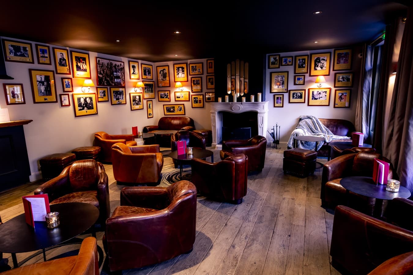 SALON BAR