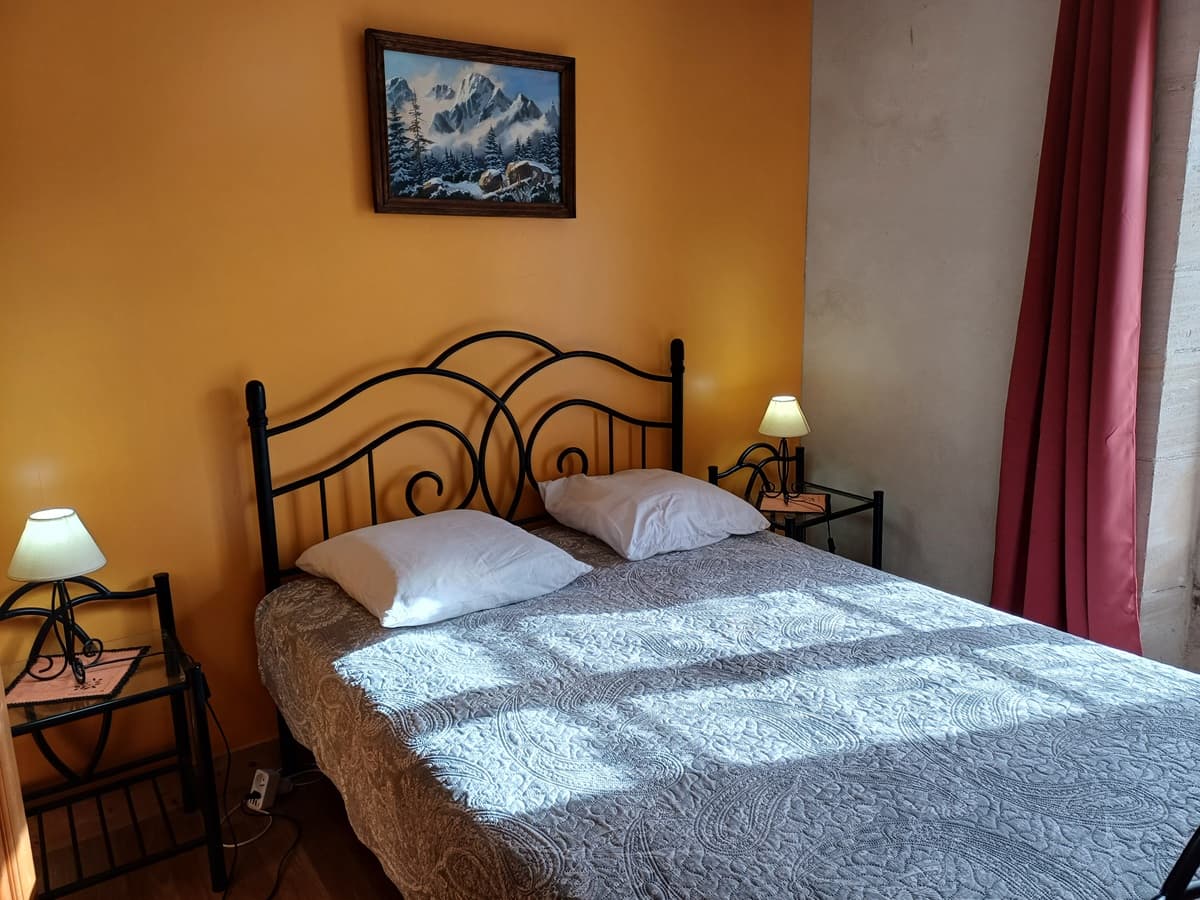 bardelle-gite-chambre-jaune