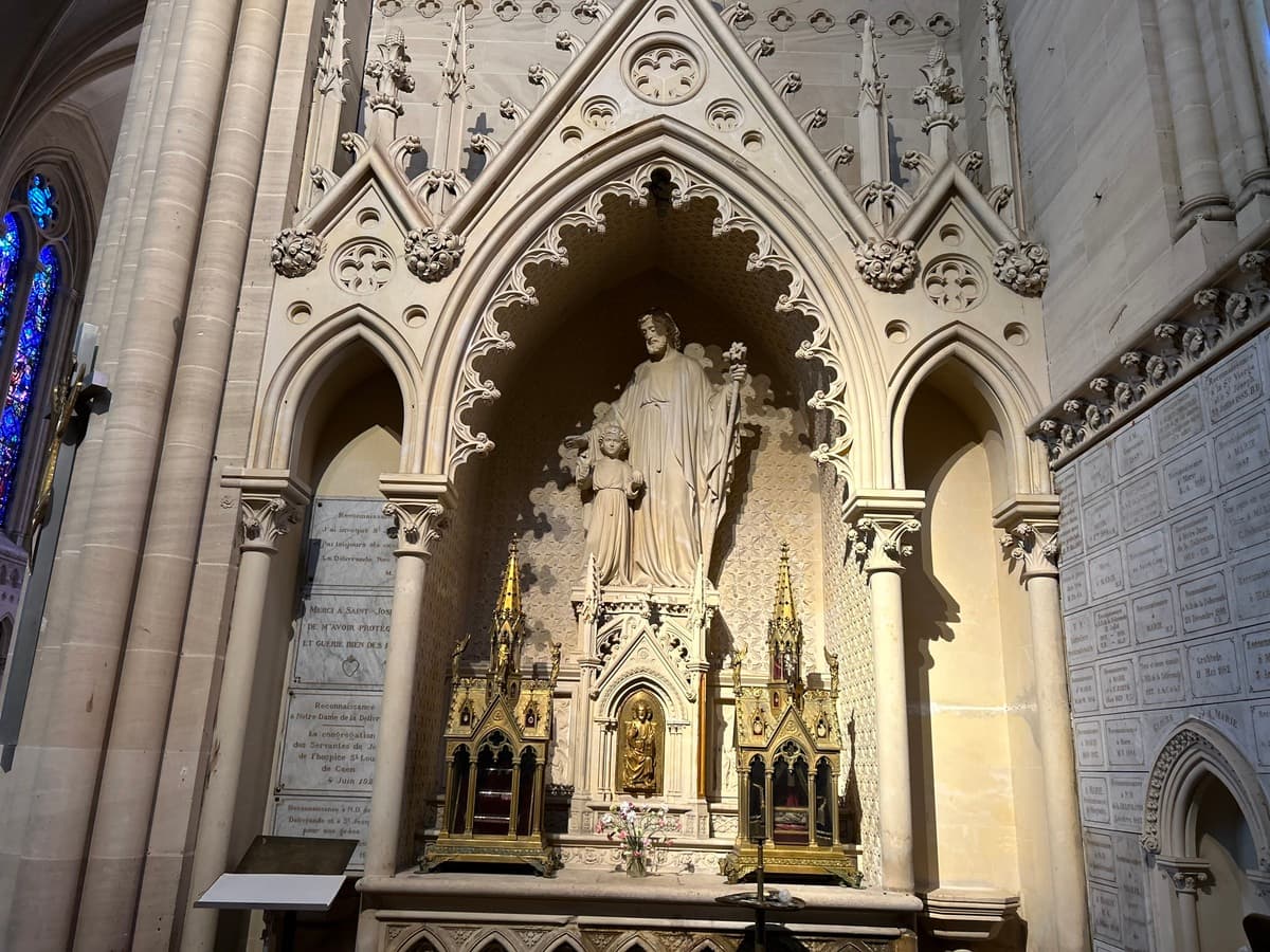 basilique-douvres-interieur-scultures
