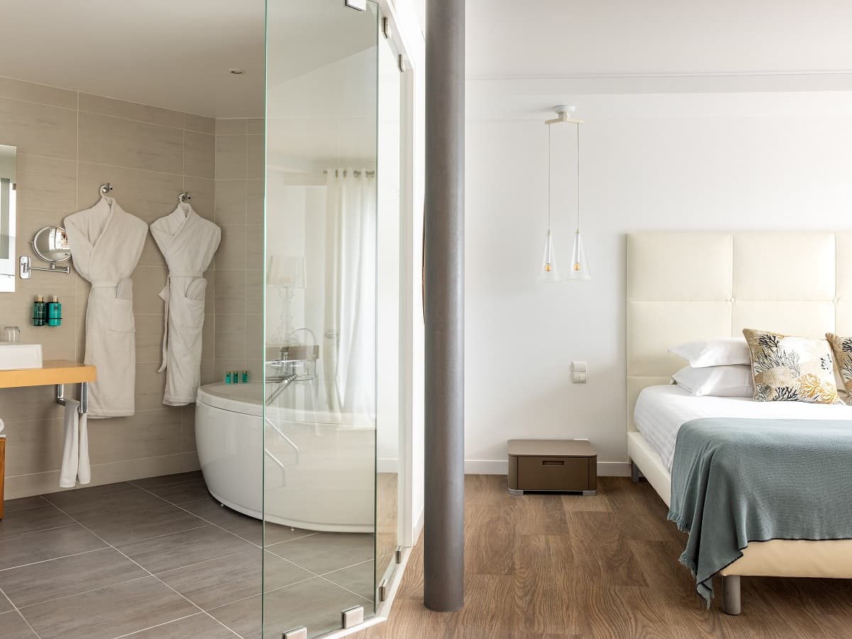 bc-hotel la marine-sdb