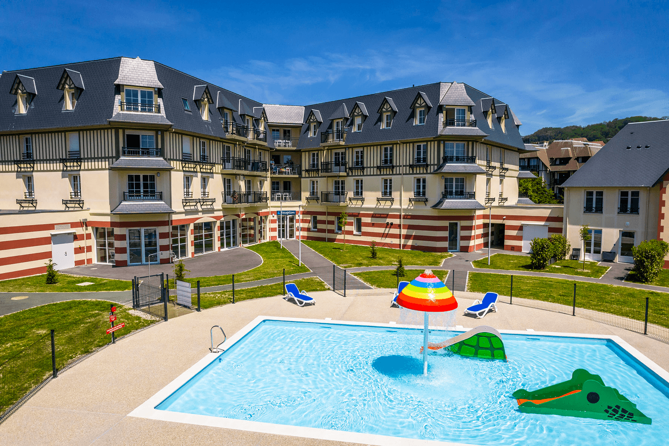 Blonville Le Victoria - vue piscine enfants