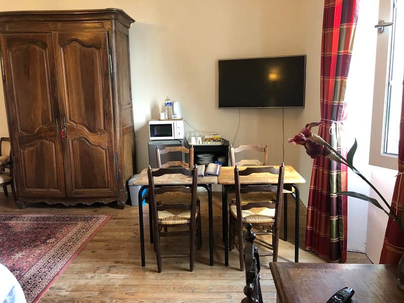 Chambre 2 coin repas