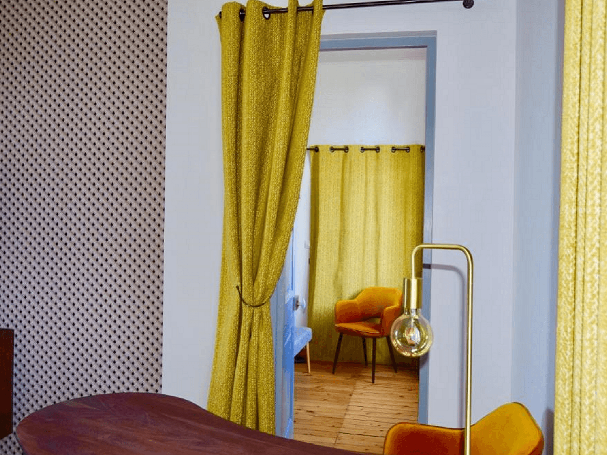 clos-marronniers-suite-familiale-salon-douvres