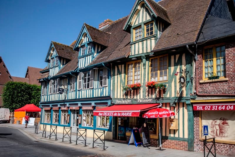 colomage&commerce&fenetre&Dominicaines fermées