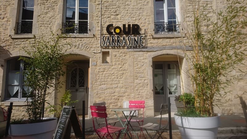cour-sarrasine-valognes-1