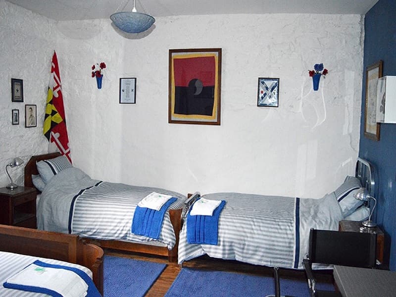 CLAY PIGEONS ROOM
