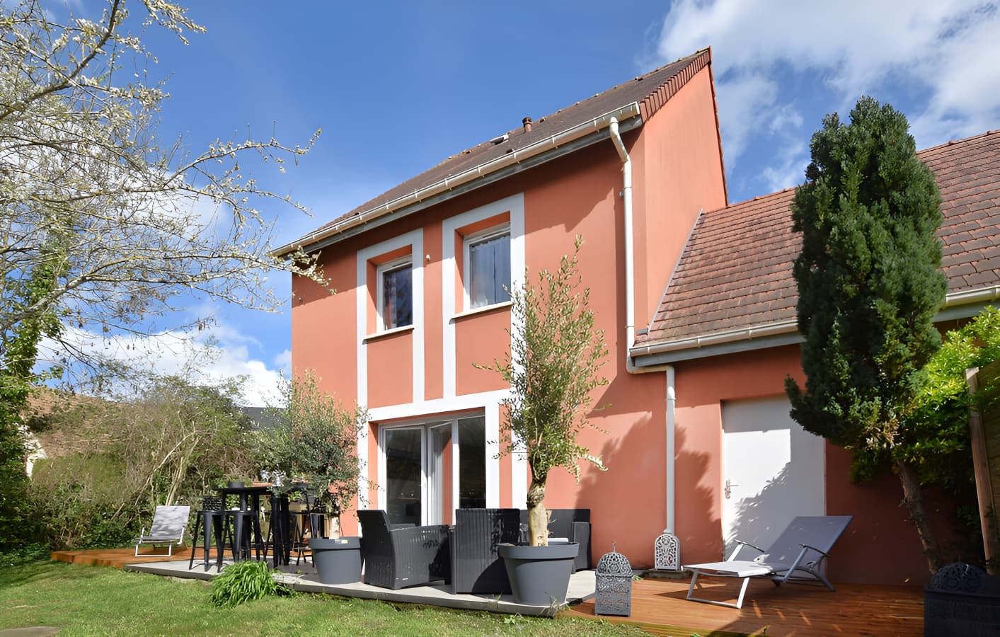 Maison vue du jardin
