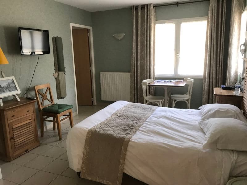 hotel-auberge-de-carolles-1