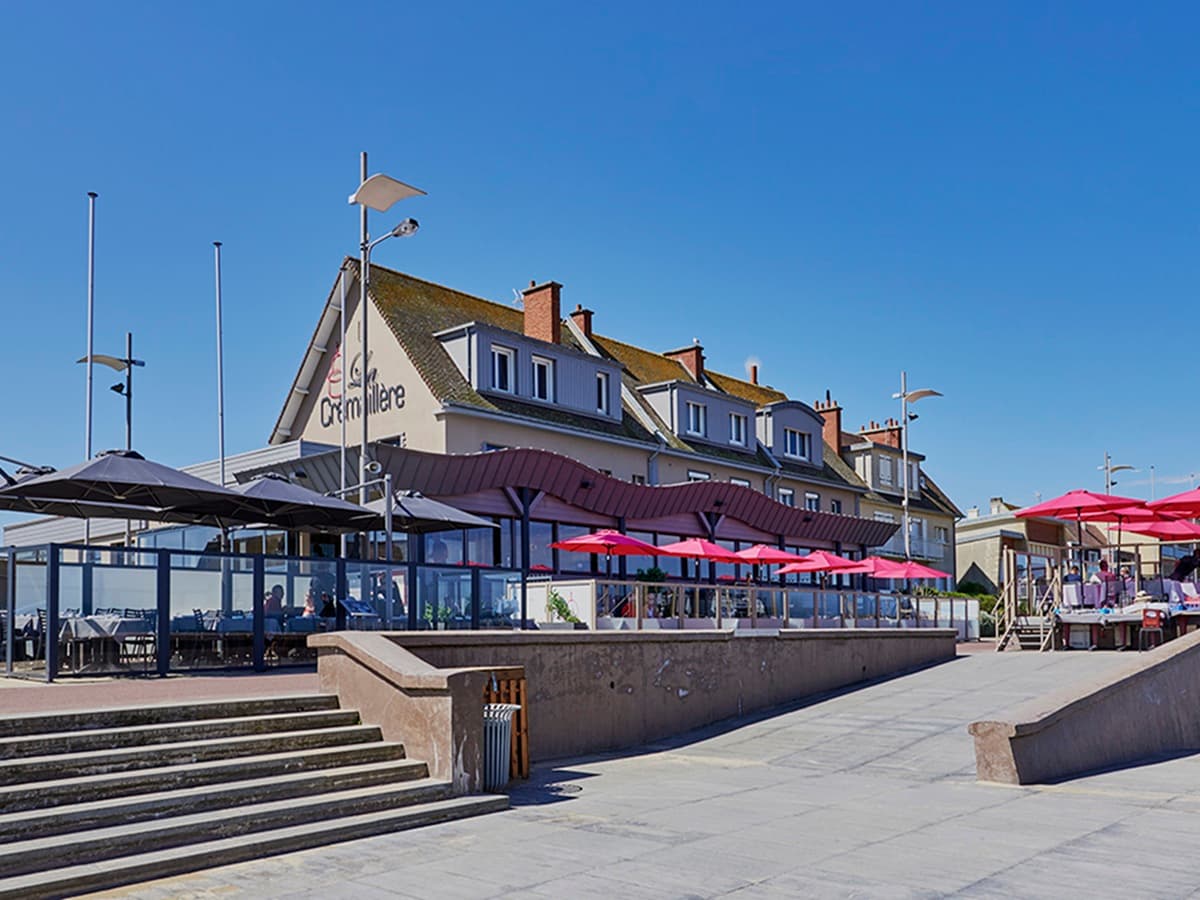hotel-cremaillere-terrasse-exterieur-courseulles
