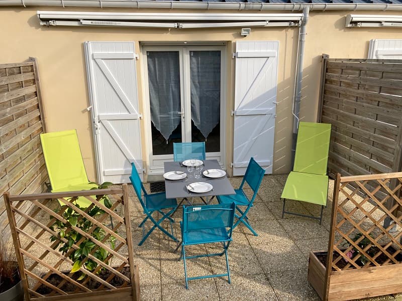 jullouville-meuble-les-camelias-0