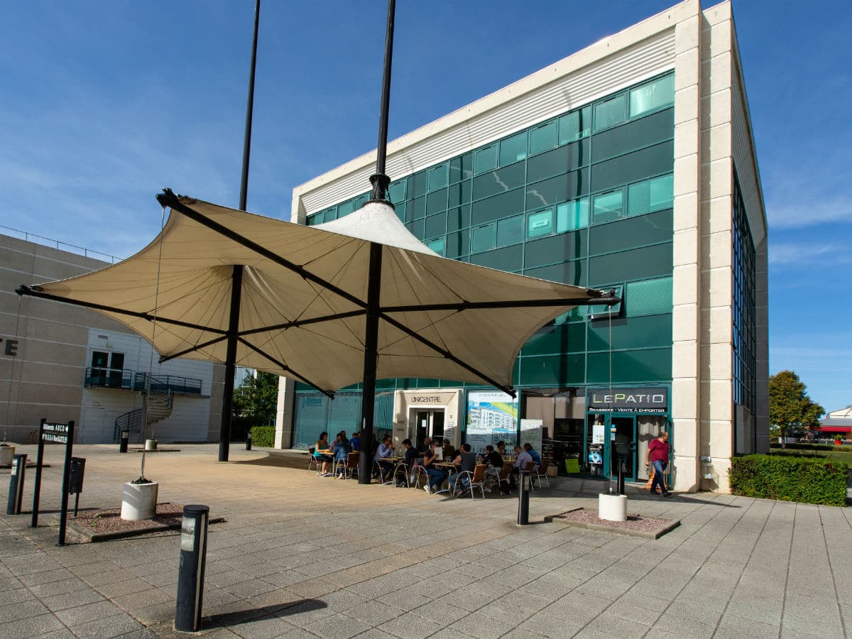 le patio vue rue