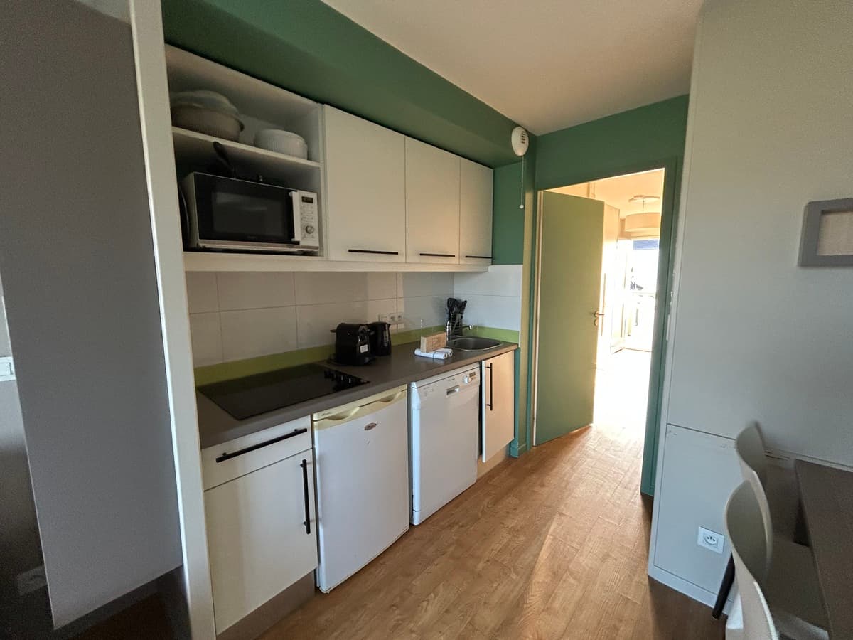 pierre-et-vacances-courseulles-logement-cuisine