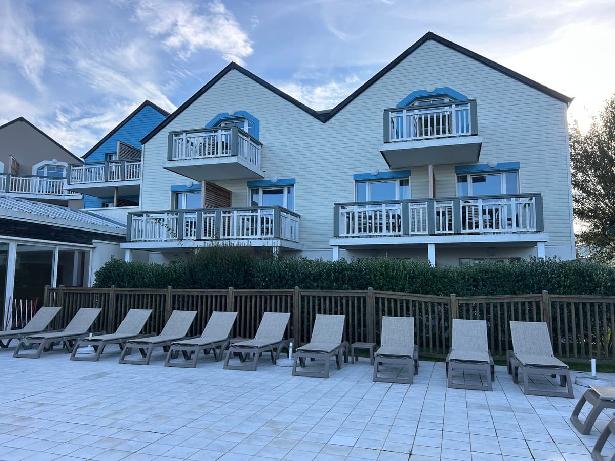 pierre-et-vacances-piscine-couverte-courseulles