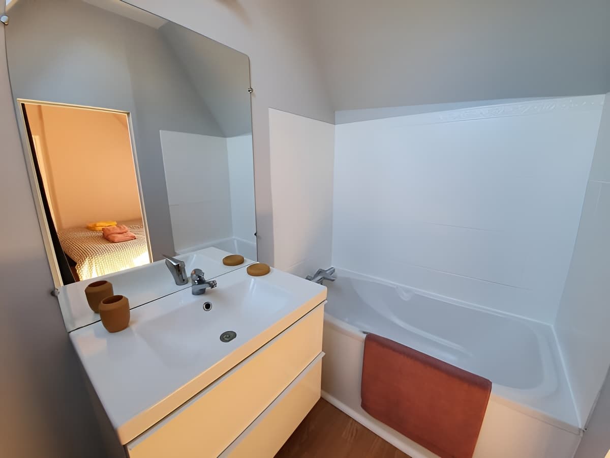 salle de bain à l'étage