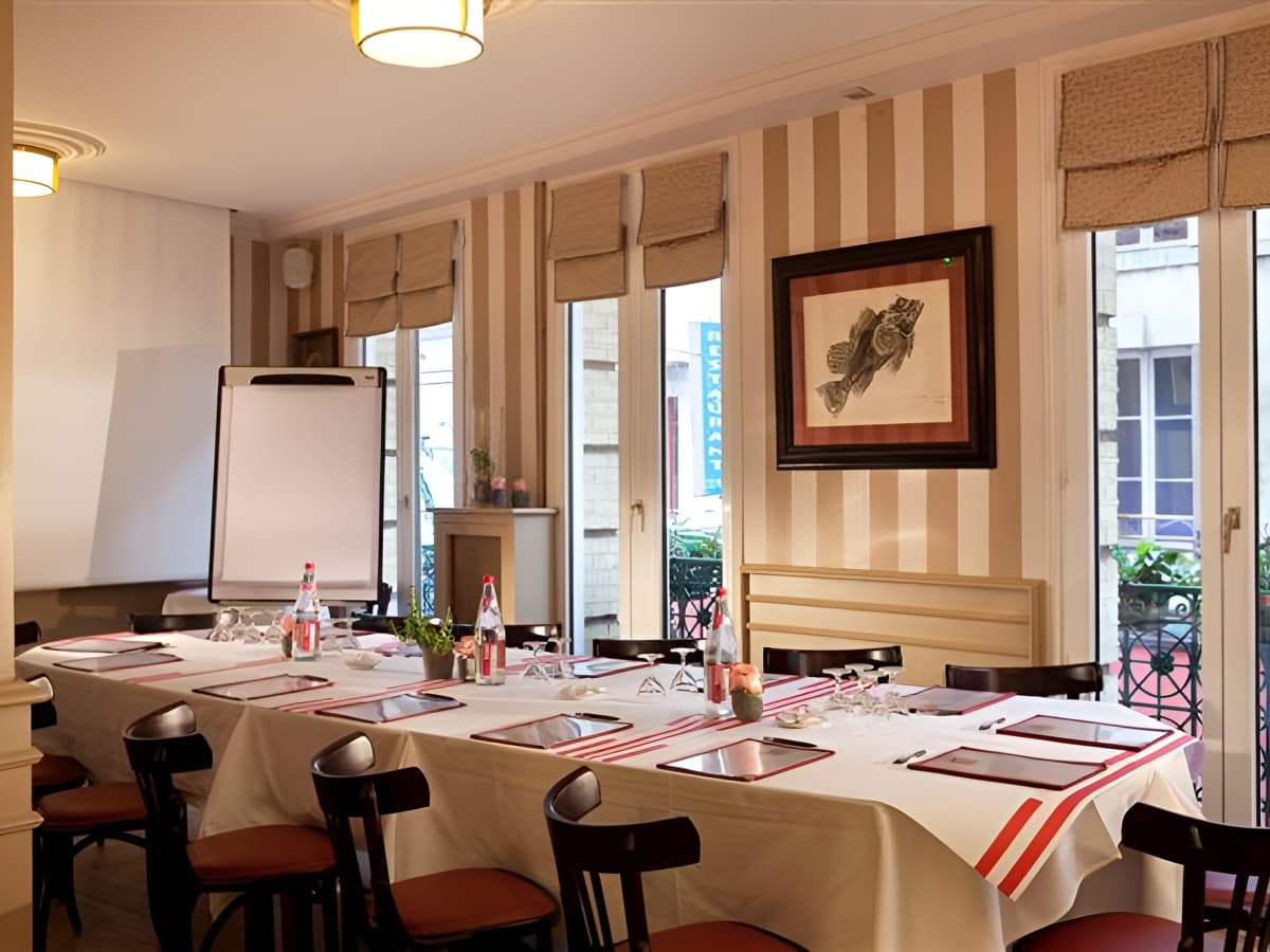 Salle de réunion de l'Hôtel Le Central