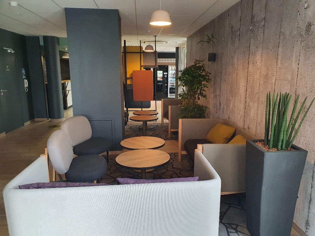 B&B Hôtels Ouistreham salon 1